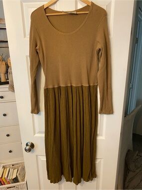 Vintage Women’s Olive & Khaki Long Sleeve Midi Dress
